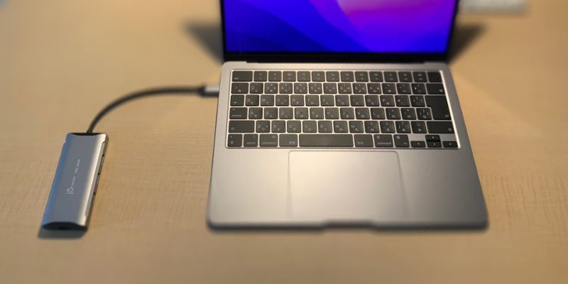 MacBook Air (M2, 2022)対応のUSB-Cのハブやドックは、必須